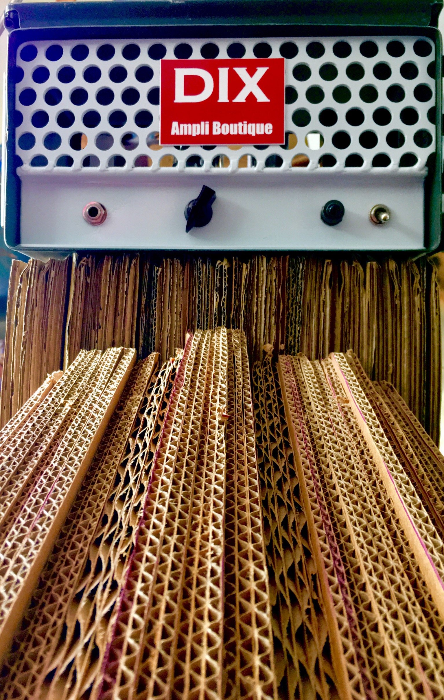 cardboard cat castles/ Dix Ampli Boutique project image